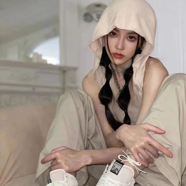 俊俏媳妇开明婆 海报